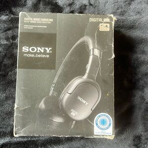 New in box Sony Digital Noise Cancelling Headphones: MDRNC200D